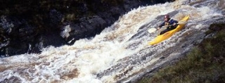  Kayak de aguas brava 
